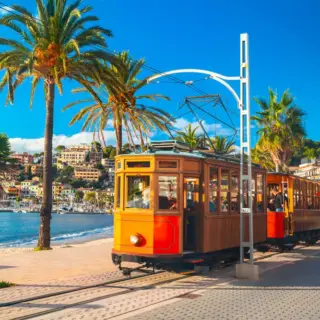 Straßenbahn - proslgn - © proslgn / adobe.com - Erlebnisrundreisen.de