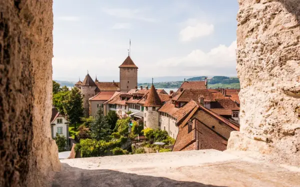 Blick von der Stadtmauer auf Murten - bill_17 - © bill_17 / adobe.com - Erlebnisrundreisen.de