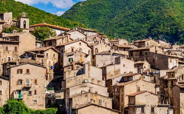 Blick auf Scanno - SimoneGilioli - © SimoneGilioli / adobe.com - Erlebnisrundreisen.de