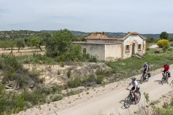 alter Bahnhof auf dem Weg nach Alcañiz - Klaus Hoffmann - Erlebnisrundreisen.de
