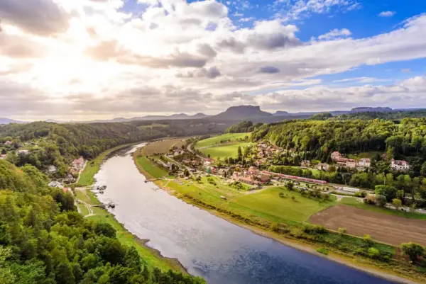 Blick auf die Elbe - Simon Dannhauer - © Simon Dannhauer / Adobe.com - Erlebnisrundreisen.de