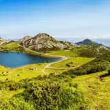 Blick auf den Lago Enol - mrks_v / Adobe.com - © mrks_v / Adobe.com - Erlebnisrundreisen.de