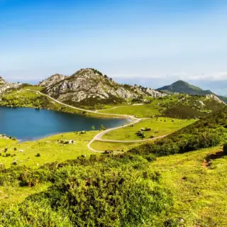 Blick auf den Lago Enol - mrks_v / Adobe.com - © mrks_v / Adobe.com - Erlebnisrundreisen.de