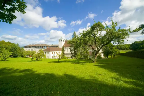 Außenansicht Kloster St. Josef - Jean-Pierre Gillardin