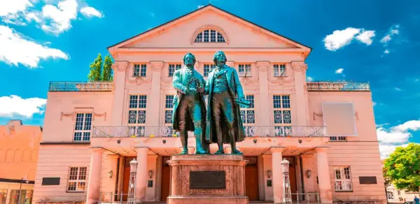 Deutsches Nationaltheater mit Goethe und Schiller in Weimar