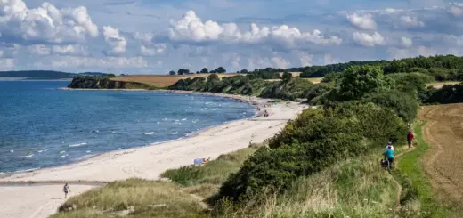 Strand und Wanderweg an der Ostsee - Carl-Jürgen Bautsch - ©Carl-Jürgen Bautsch - Erlebnisrundreisen.de