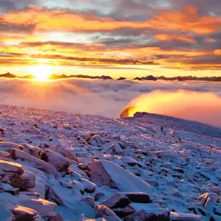 Sonnenuntergang in Winterlandschaft - Asgeir Helgestad - Asgeir Helgestad/Artic Light AS/visitnorway.com - Erlebnisrundreisen.de