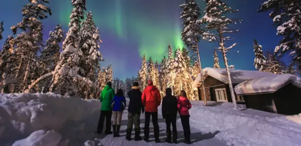 Nordlichter über Lappland - tsuguliev - tsuguliev /Adobe.com - Erlebnisrundreisen.de