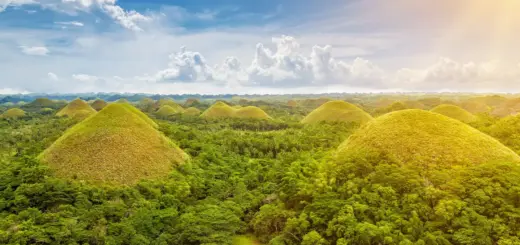 Chocolate Hills - and.one - © and.one / Adobe.com - Erlebnisrundreisen.de