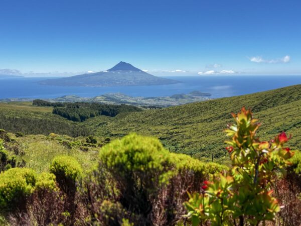 Panorama über Faial mit Blick zur Insel Pico, Azoren