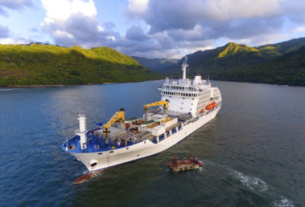 Aranui 5 in Bucht