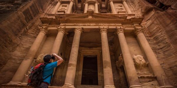 Adventure-Trip-Jordanien-Alte-Staedte-ikonisches-Petra-Schwimmen-im-Toten-Meer
