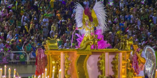 Adventure-Trip-Karneval-in-Rio-de-Janeiro-Sonnenstraende-Sambadrom-mit-Hostel-Unterkunft