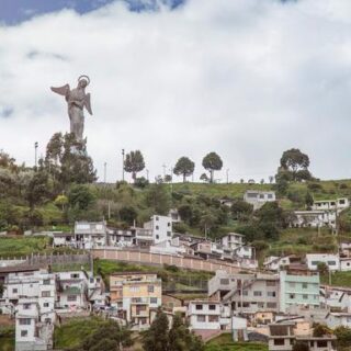 Günstige Ecuador Gruppenreisen für 18 - 39 jaehrige 2026/2027 | Erlebnisrundreisen.de