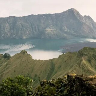 Günstige Indonesien Gruppenreisen für 18 - 39 jaehrige 2026/2027 | Erlebnisrundreisen.de