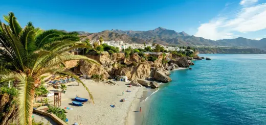 Bucht in Nerja - ttinu - © ttinu / Adobe.com - Erlebnisrundreisen.de