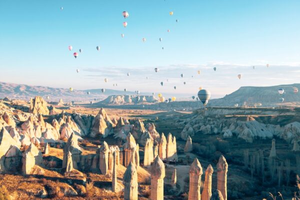 Hot,Air,Balloons,Flying,Above,Göreme,,Cappadocia,-,Anatolia,,Turkey